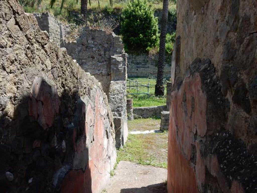 Ins. Orientalis I, 2, Herculaneum. May 2018.
Looking east along corridor towards peristyle and rear rooms. Photo courtesy of Buzz Ferebee.